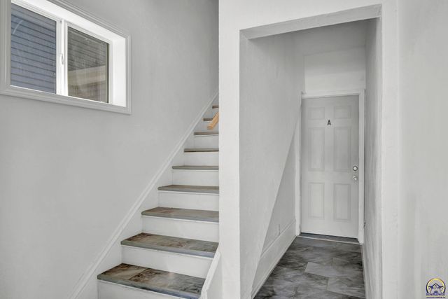 1017 SW 16th ST, Topeka, KS 66604