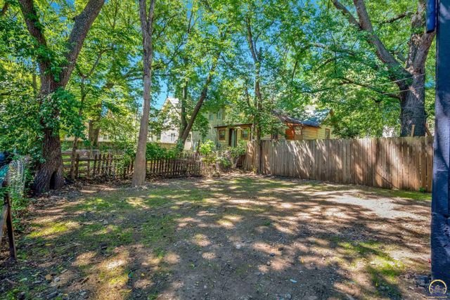 1017 SW 16th ST, Topeka, KS 66604