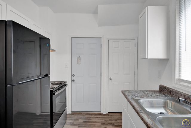 1017 SW 16th ST, Topeka, KS 66604