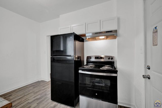 1017 SW 16th ST, Topeka, KS 66604