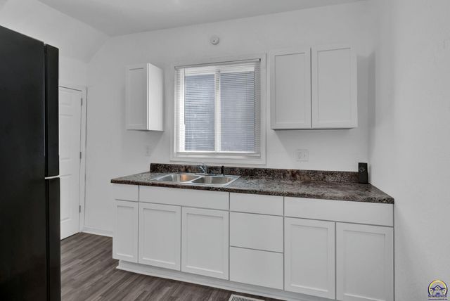 1017 SW 16th ST, Topeka, KS 66604