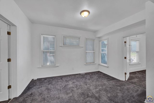 1017 SW 16th ST, Topeka, KS 66604