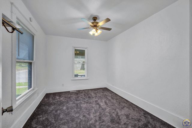 1017 SW 16th ST, Topeka, KS 66604