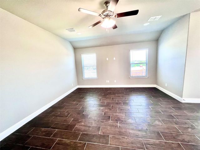 537 Hillcrest Circle, Justin, TX 76247