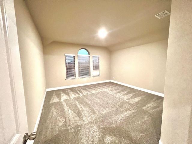 537 Hillcrest Circle, Justin, TX 76247