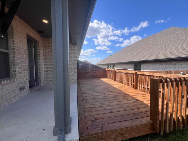537 Hillcrest Circle, Justin, TX 76247