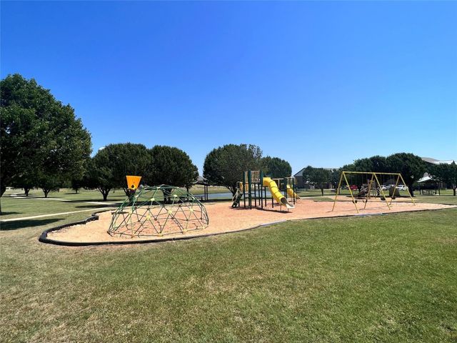 537 Hillcrest Circle, Justin, TX 76247