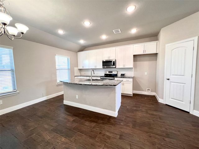 537 Hillcrest Circle, Justin, TX 76247