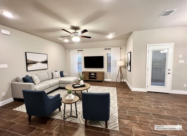 537 Hillcrest Circle, Justin, TX 76247