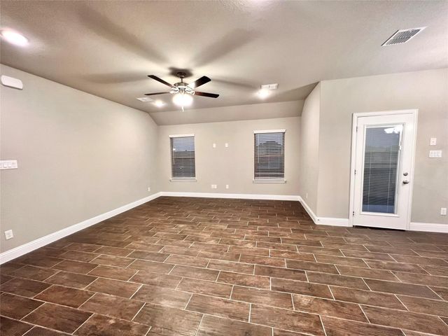 537 Hillcrest Circle, Justin, TX 76247