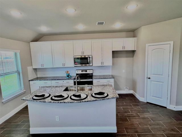 537 Hillcrest Circle, Justin, TX 76247