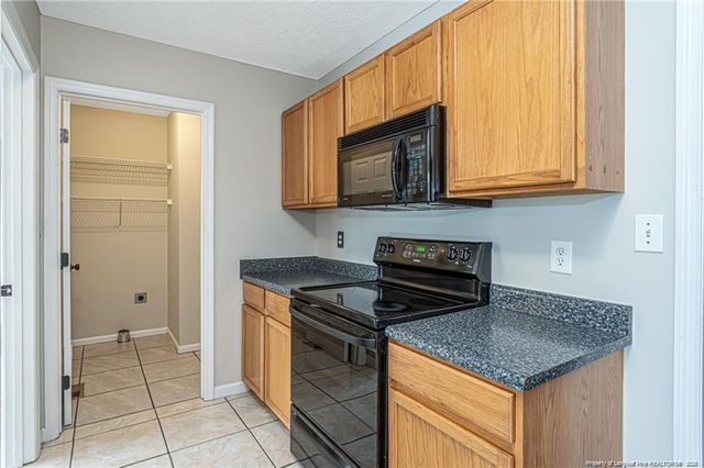 402 ROUNDTRTEE Drive, Fayetteville, NC 28303