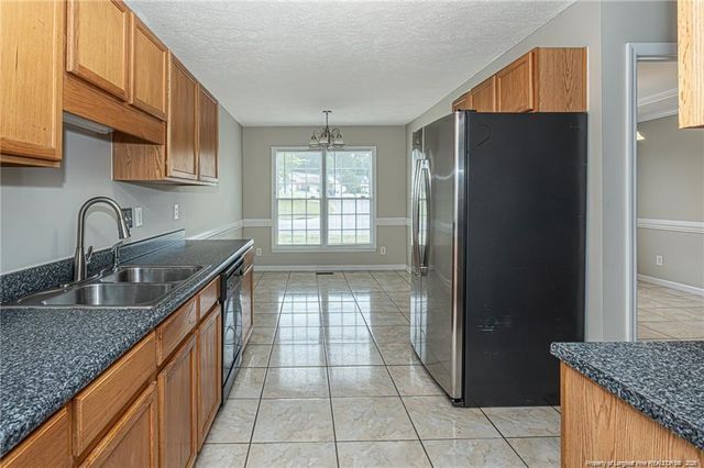 402 ROUNDTRTEE Drive, Fayetteville, NC 28303