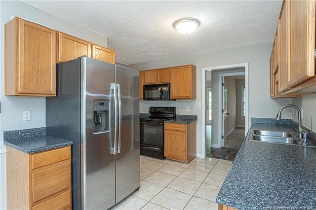 402 ROUNDTRTEE Drive, Fayetteville, NC 28303