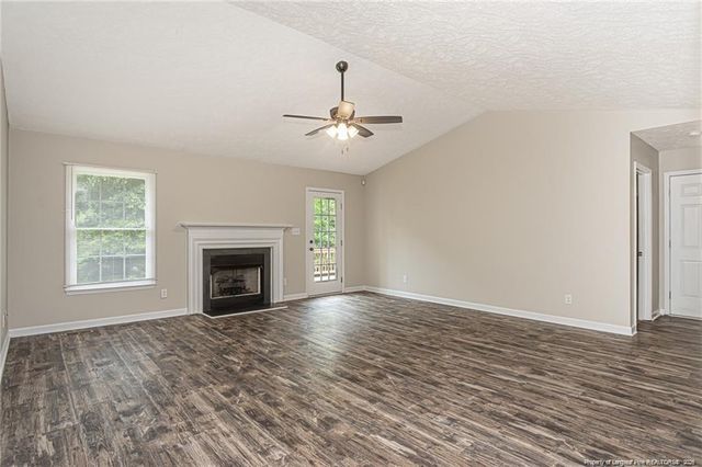 402 ROUNDTRTEE Drive, Fayetteville, NC 28303