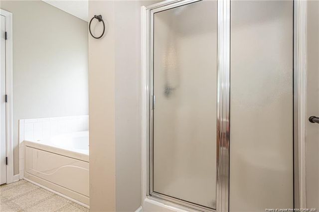 402 ROUNDTRTEE Drive, Fayetteville, NC 28303