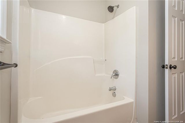 402 ROUNDTRTEE Drive, Fayetteville, NC 28303