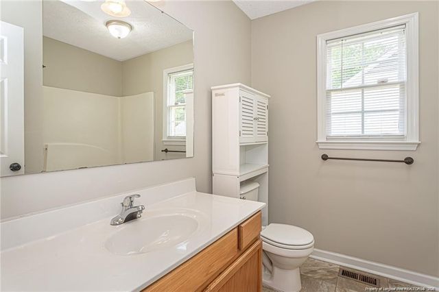 402 ROUNDTRTEE Drive, Fayetteville, NC 28303