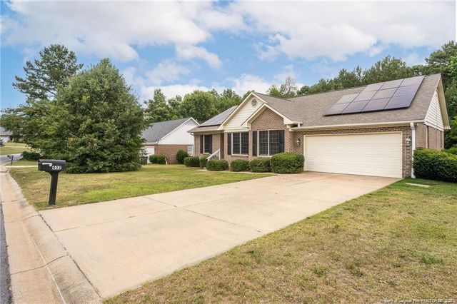 402 ROUNDTRTEE Drive, Fayetteville, NC 28303