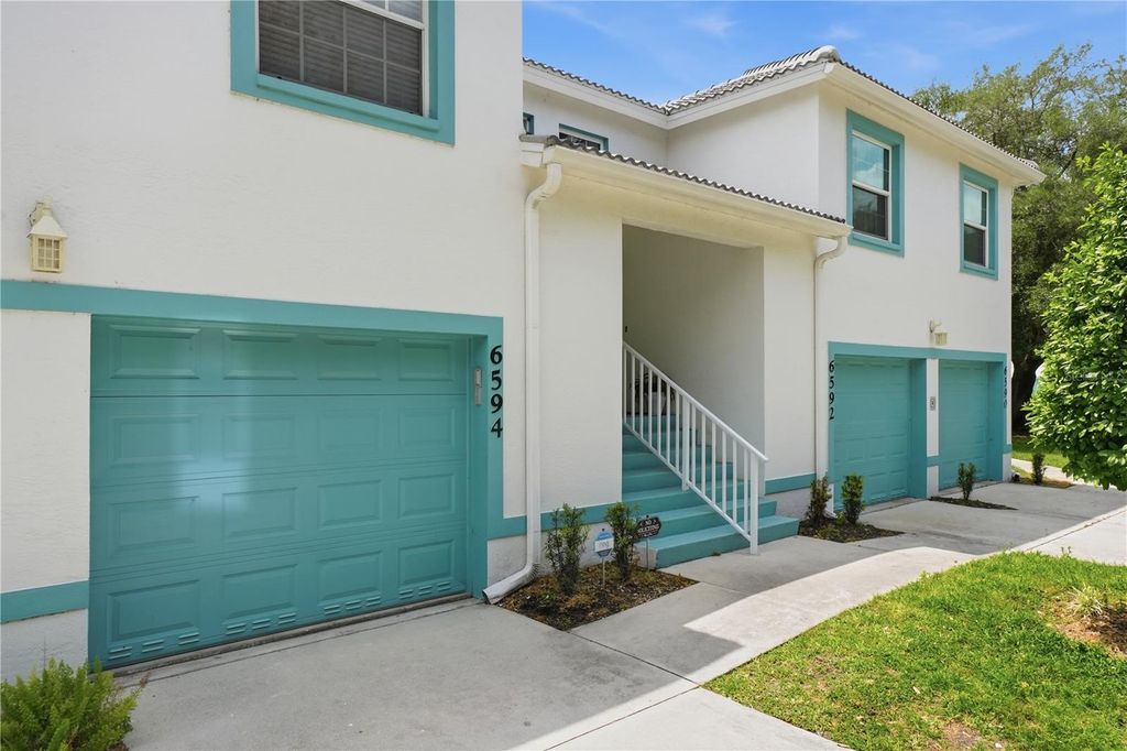 6594 FAIRWAY GARDENS DRIVE 6594, Bradenton, FL 34203