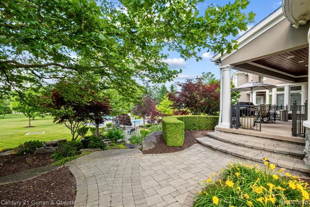 58415 10 Mile Road, South Lyon, MI 48178