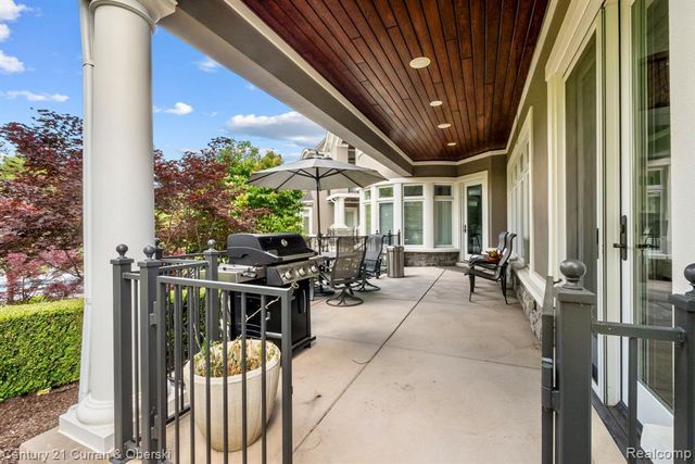 58415 10 Mile Road, South Lyon, MI 48178