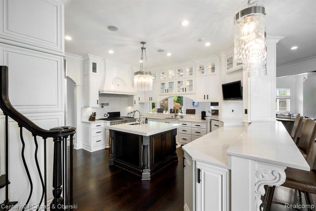 58415 10 Mile Road, South Lyon, MI 48178