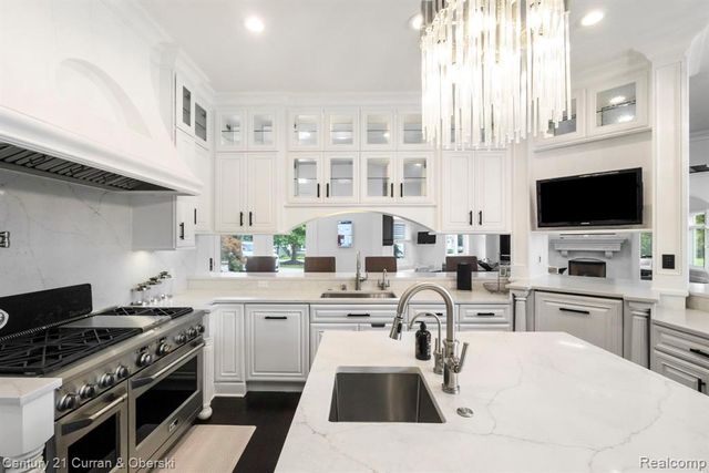 58415 10 Mile Road, South Lyon, MI 48178