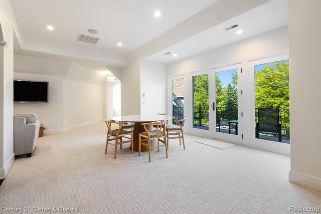 58415 10 Mile Road, South Lyon, MI 48178