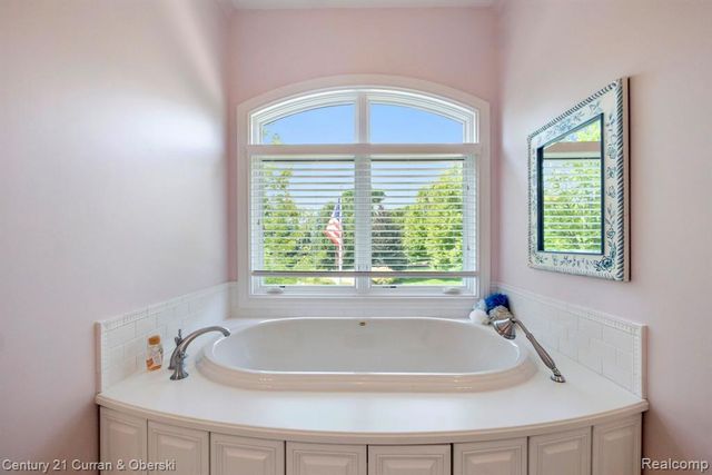 58415 10 Mile Road, South Lyon, MI 48178