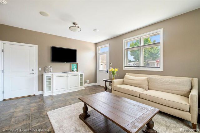 58415 10 Mile Road, South Lyon, MI 48178