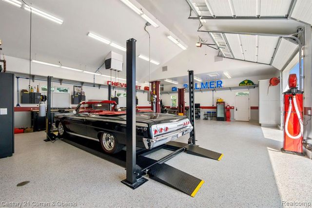 58415 10 Mile Road, South Lyon, MI 48178