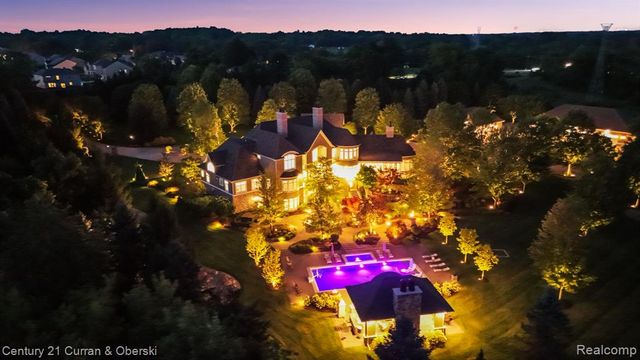 58415 10 Mile Road, South Lyon, MI 48178