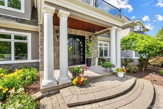 58415 10 Mile Road, South Lyon, MI 48178