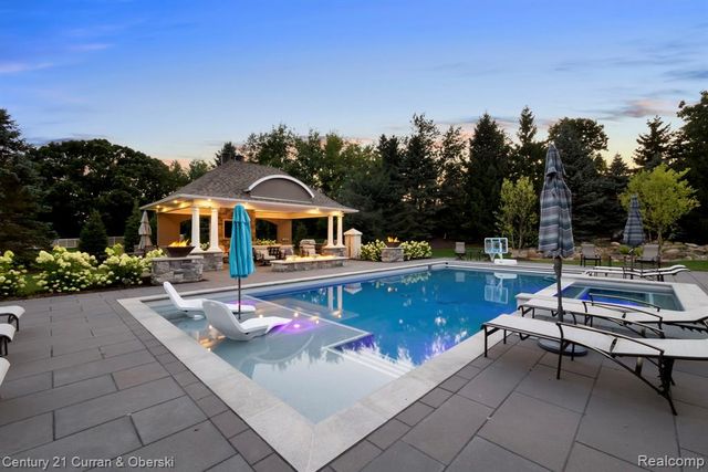 58415 10 Mile Road, South Lyon, MI 48178