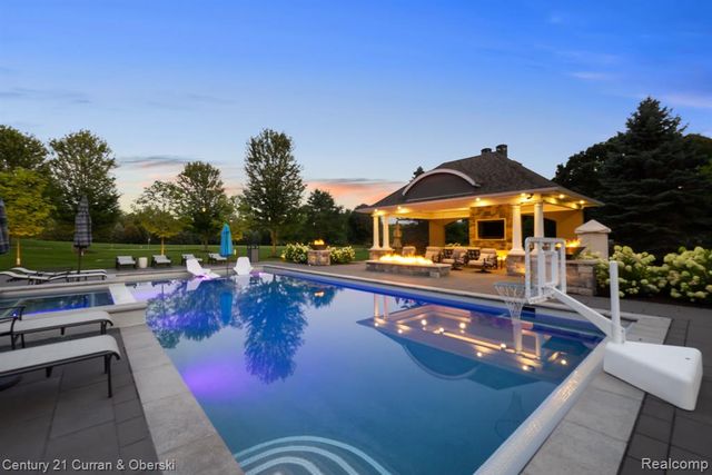 58415 10 Mile Road, South Lyon, MI 48178