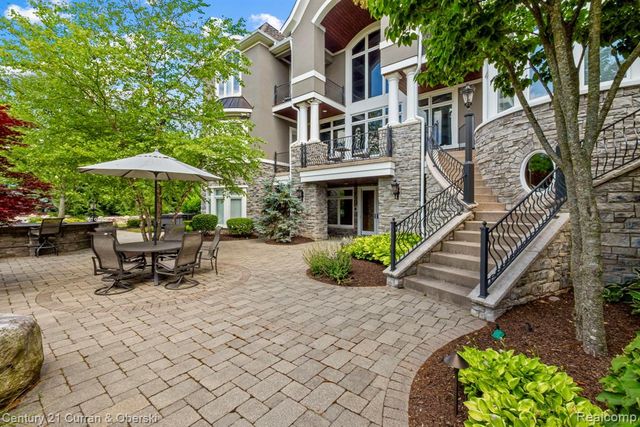 58415 10 Mile Road, South Lyon, MI 48178