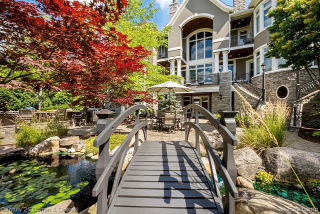 58415 10 Mile Road, South Lyon, MI 48178