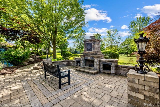 58415 10 Mile Road, South Lyon, MI 48178