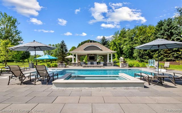 58415 10 Mile Road, South Lyon, MI 48178