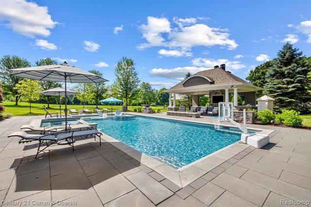 58415 10 Mile Road, South Lyon, MI 48178