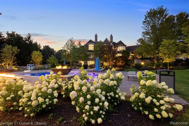 58415 10 Mile Road, South Lyon, MI 48178