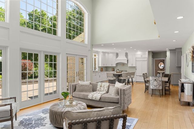 9 Fiorenza Dr, Wilmington, MA 01887
