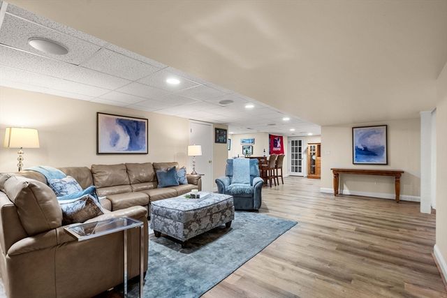 9 Fiorenza Dr, Wilmington, MA 01887