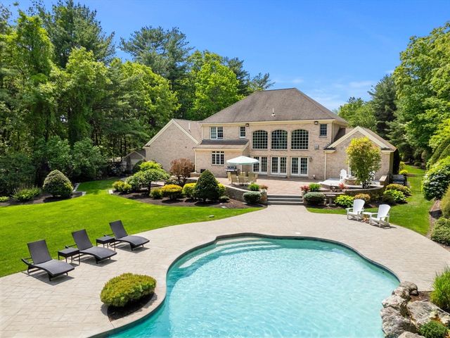 9 Fiorenza Dr, Wilmington, MA 01887
