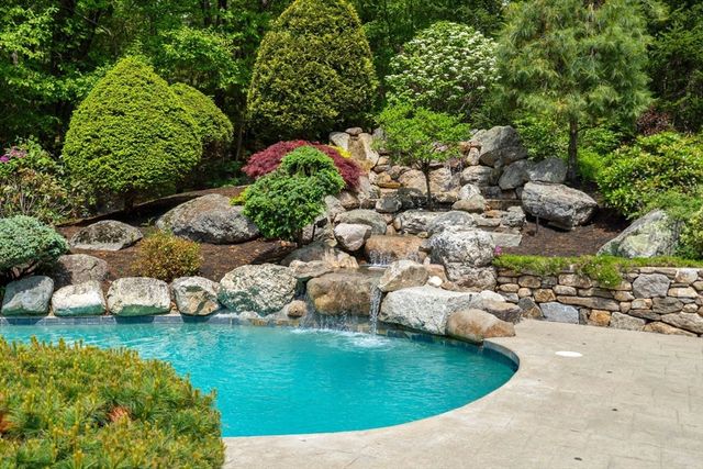 9 Fiorenza Dr, Wilmington, MA 01887