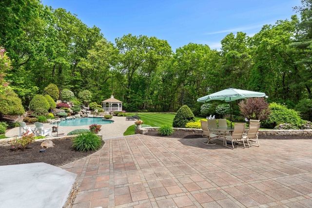 9 Fiorenza Dr, Wilmington, MA 01887