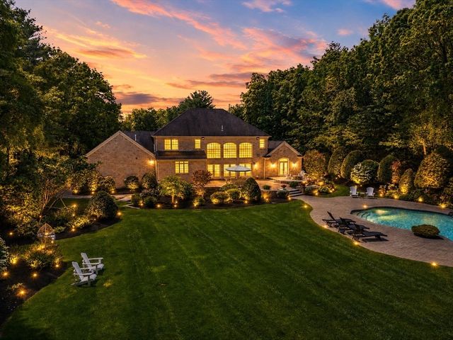 9 Fiorenza Dr, Wilmington, MA 01887