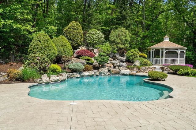 9 Fiorenza Dr, Wilmington, MA 01887