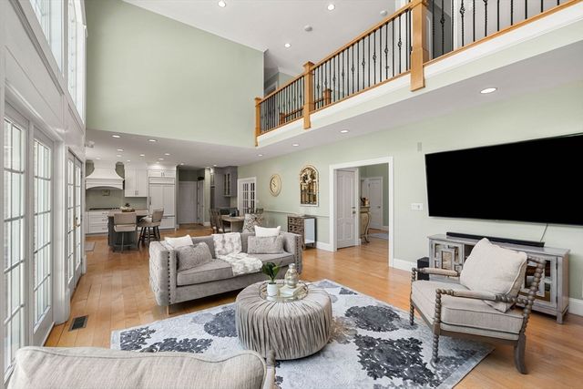9 Fiorenza Dr, Wilmington, MA 01887